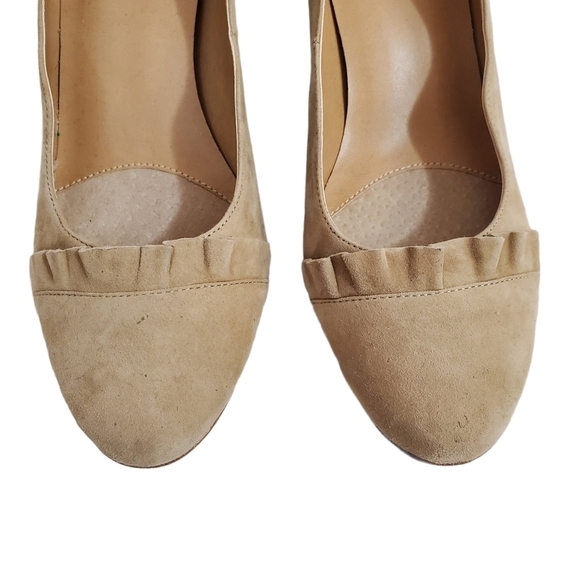 VanEli Tan Suede Scalloped Block Pump Heels - Picture 4 of 8